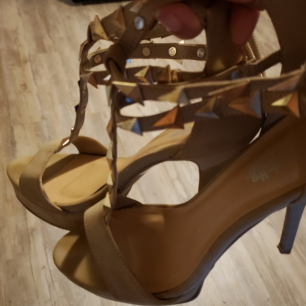 🎉🎉 Host Pick🎉🎉 Sexy Cream Colored Stillettos - Picture 3 of 6